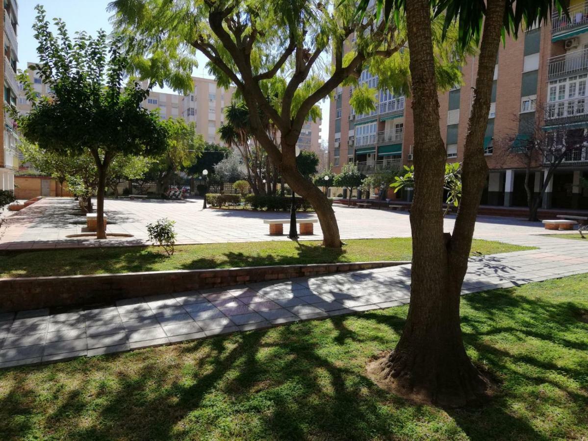 Apartamento Aurora Malaga Bagian luar foto