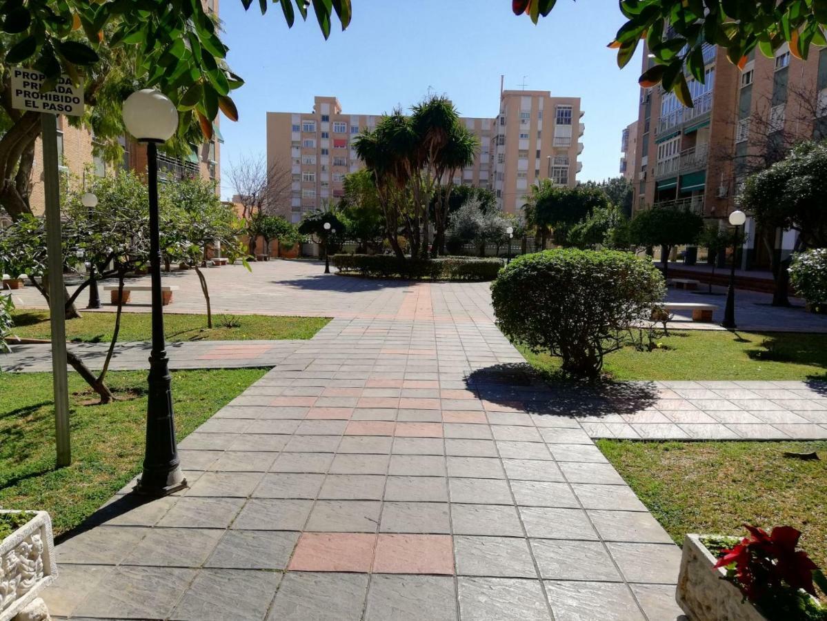 Apartamento Aurora Malaga Bagian luar foto