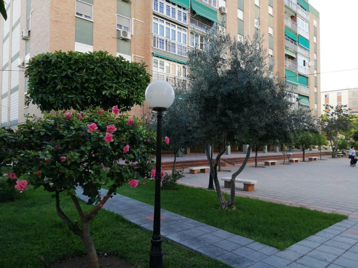 Apartamento Aurora Malaga Bagian luar foto