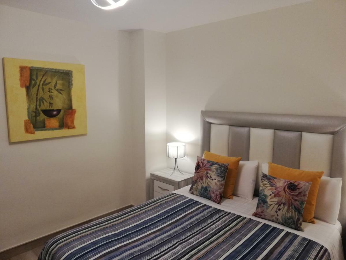 Apartamento Aurora Malaga Bagian luar foto
