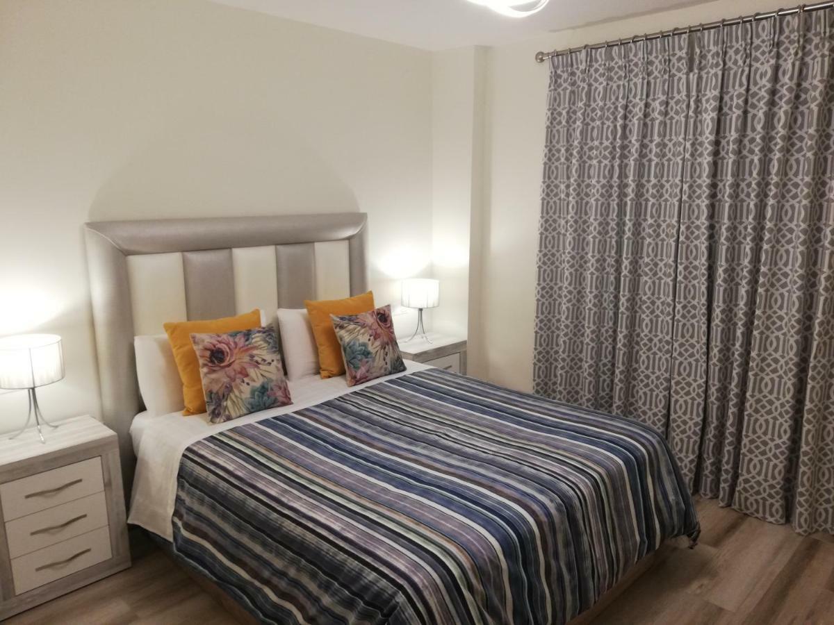 Apartamento Aurora Malaga Bagian luar foto
